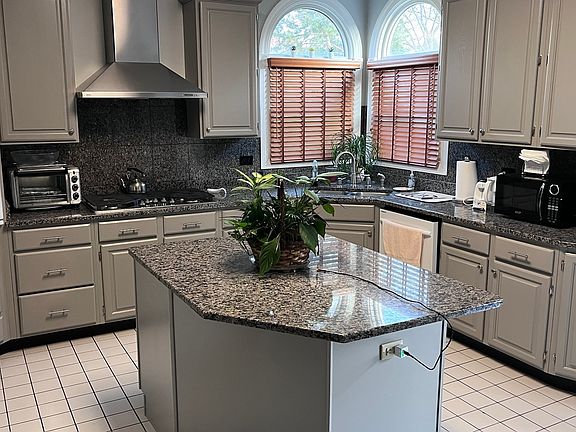 3rd image of 318 W Sheffield Dr