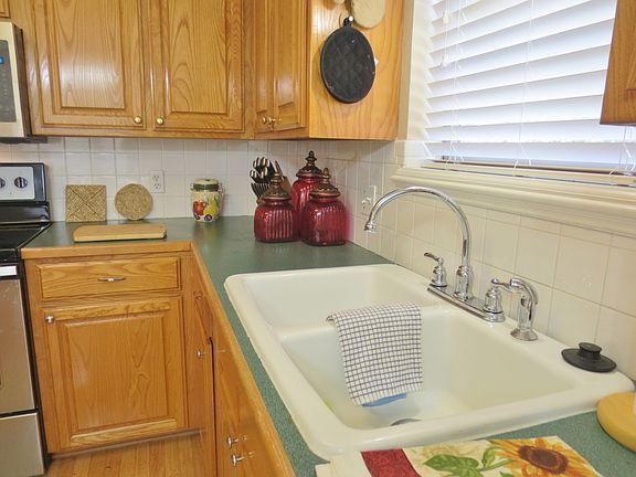 4th image of 2806 Woodland Oaks Dr