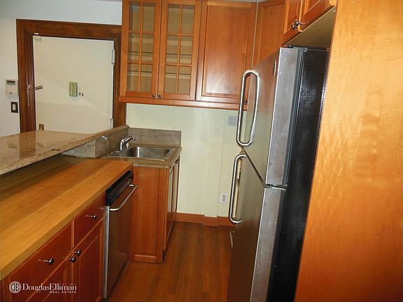 5th image of 122 Amity St #3