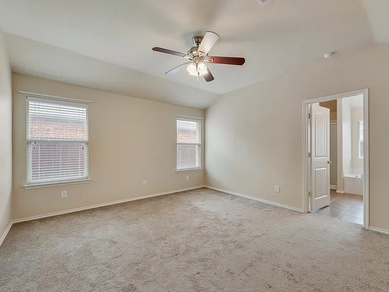 1077 Hampton Bay Dr — Photo 14