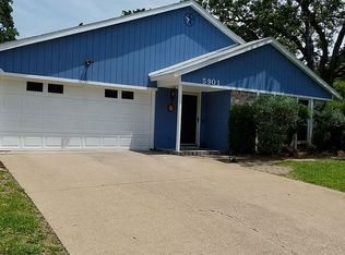 5901 Cameron Dr, Arlington, TX 76017