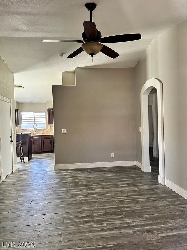 3 bed, 2.0 bath, 1202 sqft, $1,995 — Photo 4