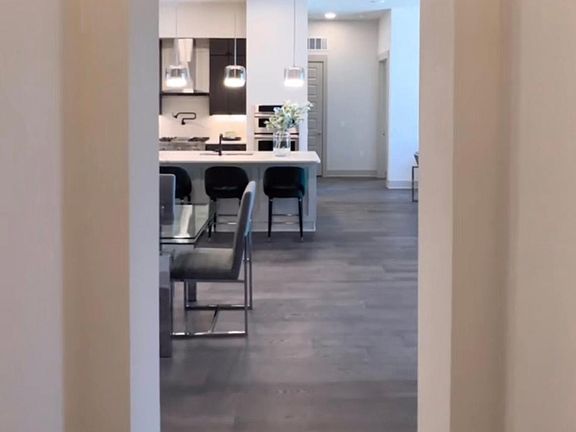 5th image of 3332 Oak Grove Ave Penthouse 5