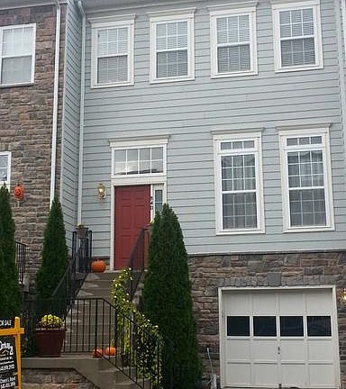 3rd image of 840 Bluefield Sq NE