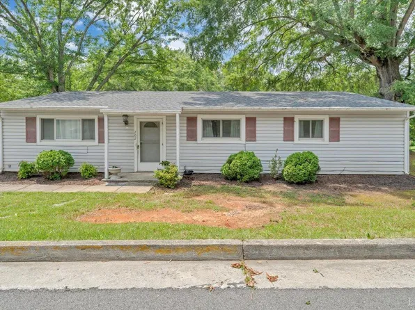 202 Skyline Dr, Bedford, VA 24523