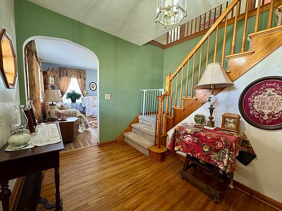 4th image of 208 E Market St