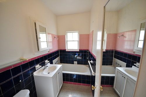 4th image of 5723 Huntington Dr N APT 8