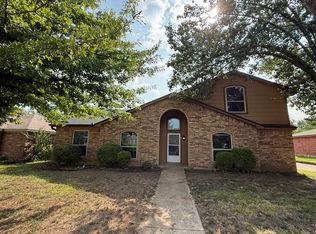5501 Whisper Glen Dr, Arlington, TX 76017
