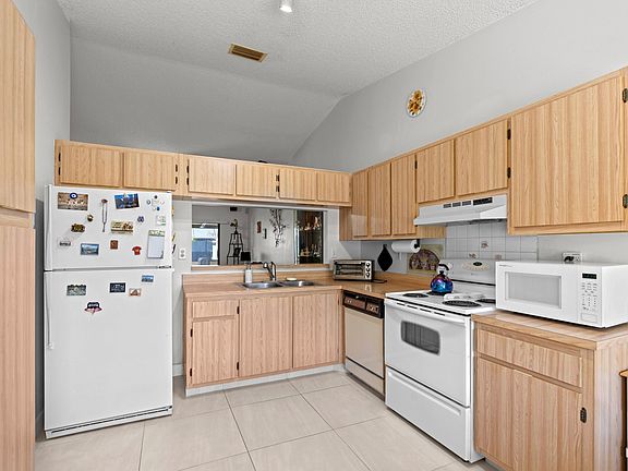 4th image of 9 Danby Place