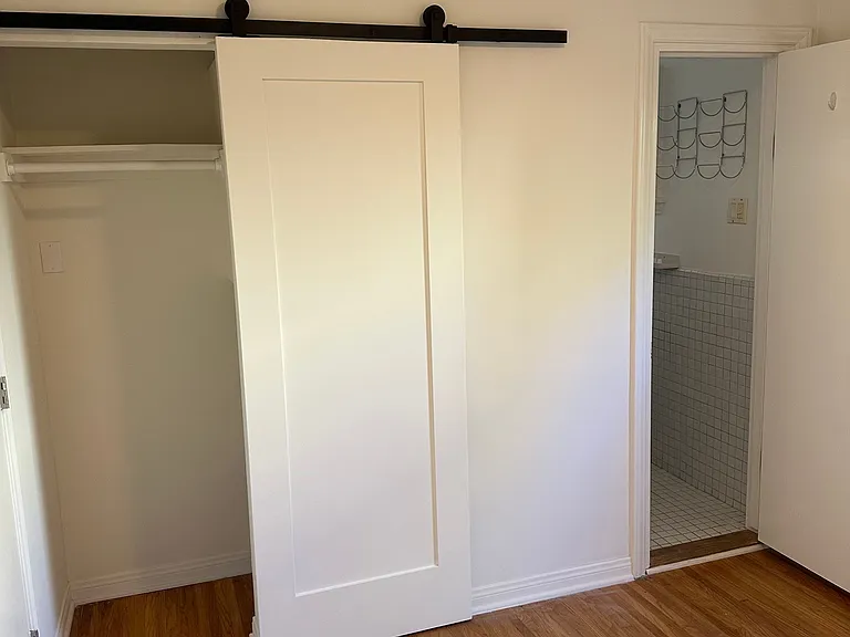 446 S La Peer Dr — Photo 21