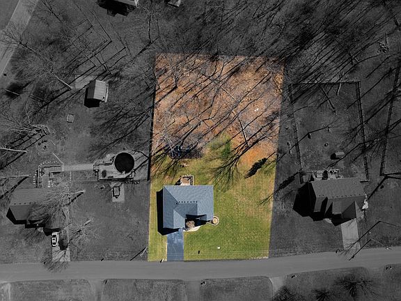 4th image of 65 Ayers Ln