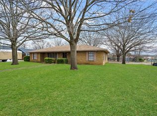 203 Texas St, Trenton, TX 75490
