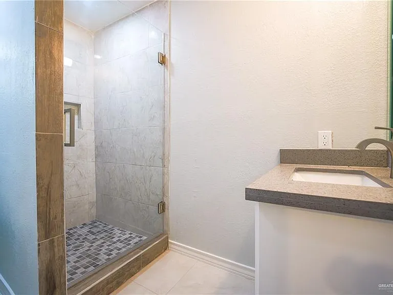 110 N Fir St — Photo 10
