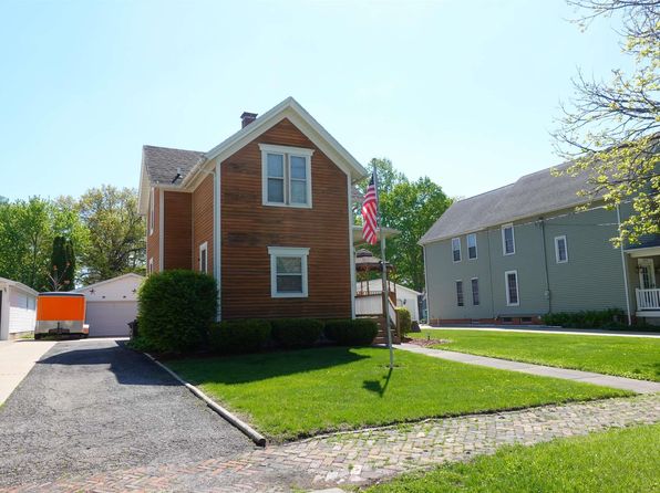 911 Willard St, Galesburg, IL 61401