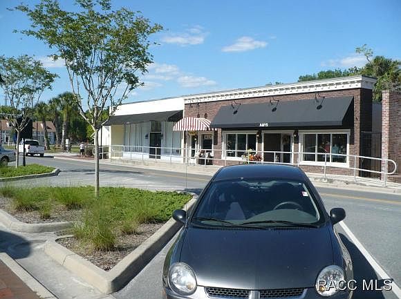 2nd image of 545 N Citrus Ave