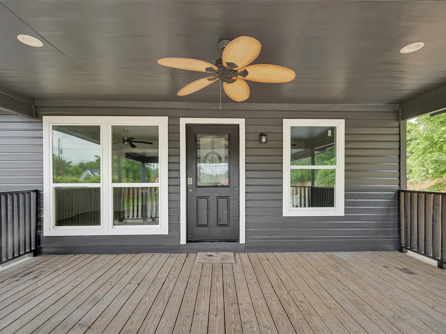 5 bed, 3.0 bath, 2700 sqft, $2,499 — Photo 4