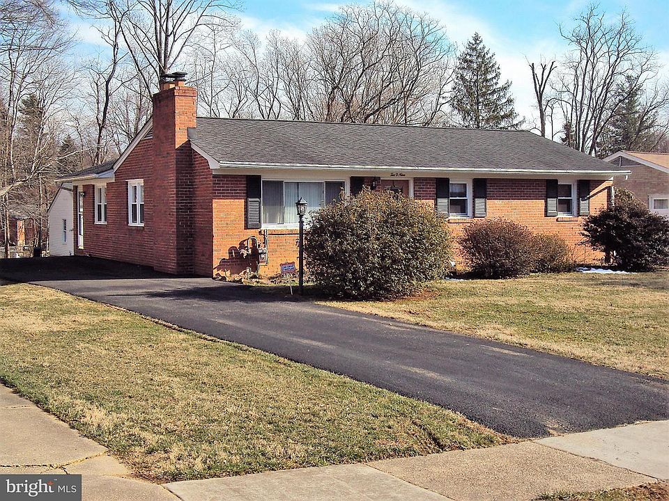 1st image of 209 Marshall Dr