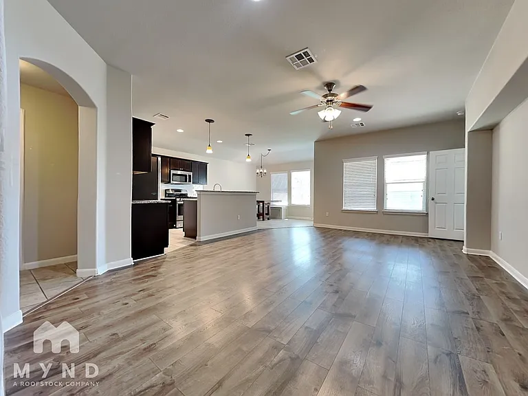 351 Langely — Photo 3