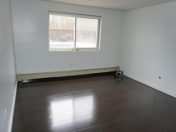 4th image of 215 Winter St APT 1G