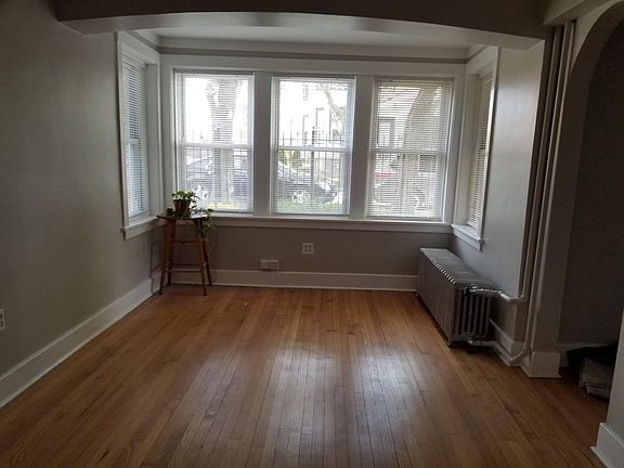 3rd image of 2832 W Wellington Ave Floor 1
