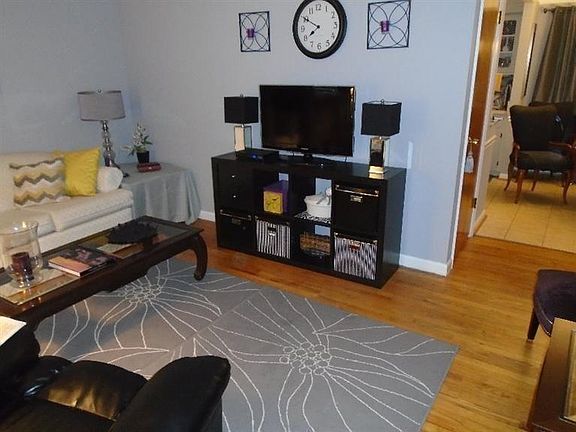 3rd image of 4850 Sapphire Ln