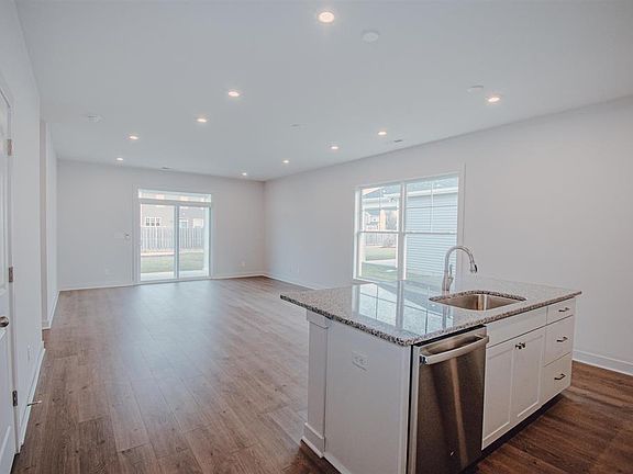4th image of 2313 Watson Cir