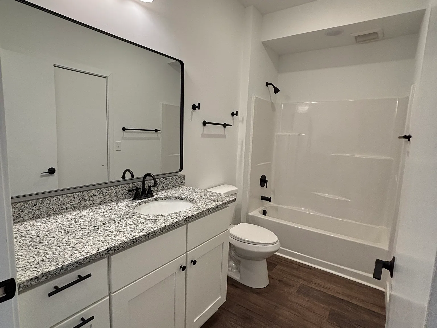 2 bed, 990 sqft, $1,199 — Photo 3