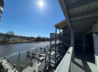 315 5th Ave APT 14, Manistee, MI 49660