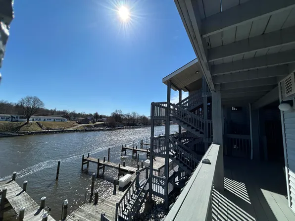 315 5th Ave APT 14, Manistee, MI 49660