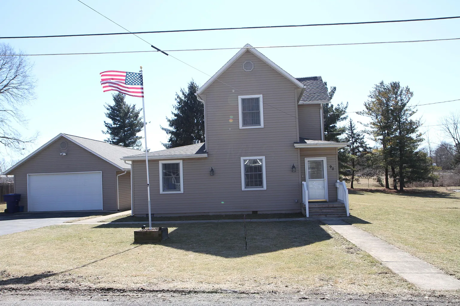 90 Rheem St photo 1