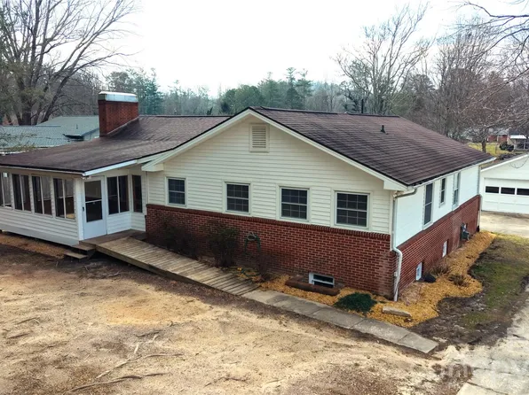 1627 Greenville Hwy, Hendersonville, NC 28792