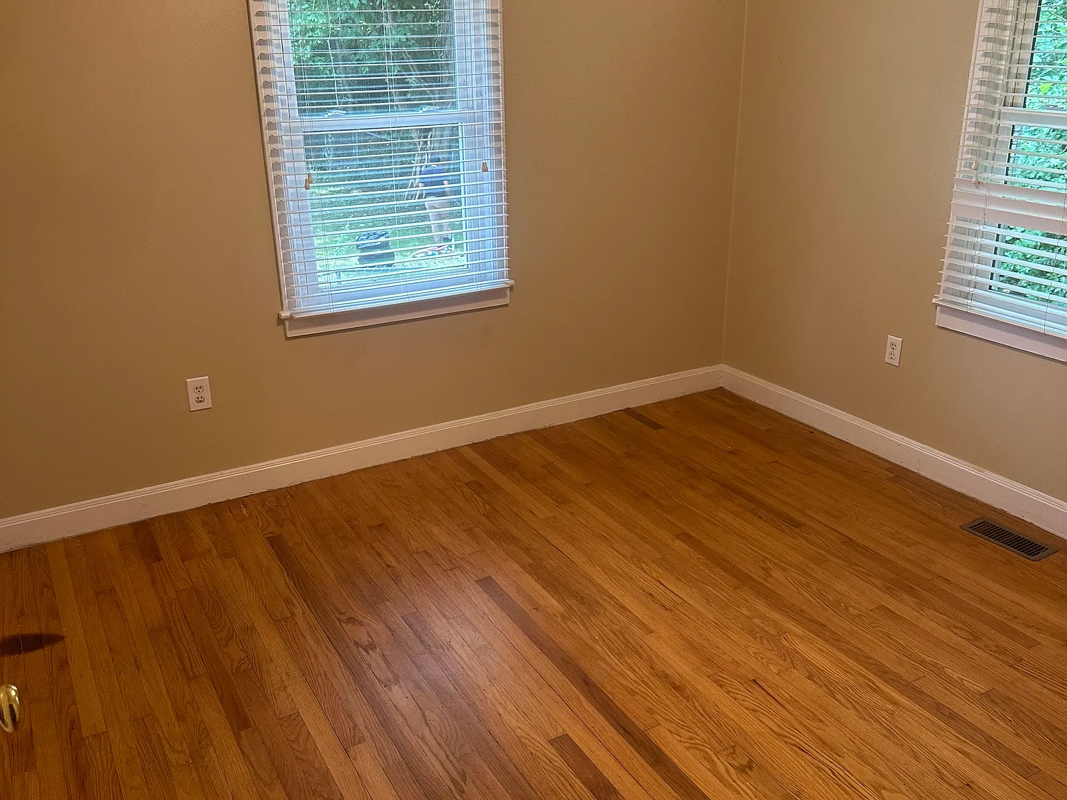1716 N Dixie Ave — Photo 3