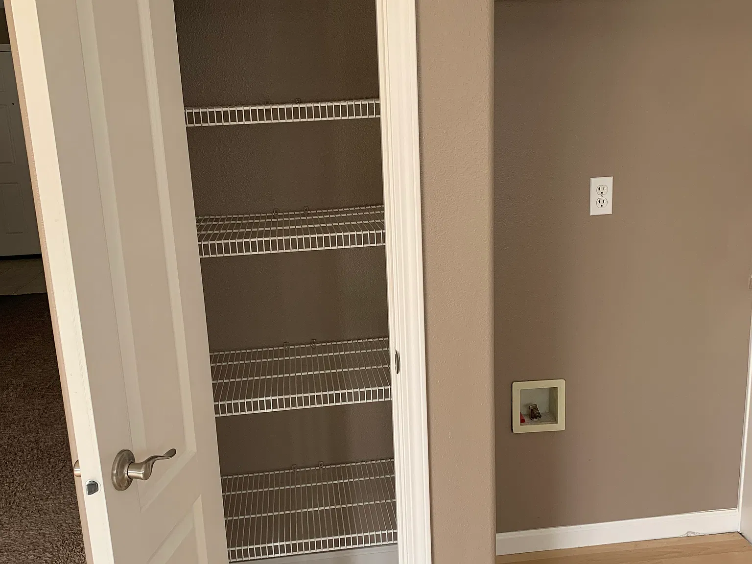 4631 W Evergreen Ct — Photo 1
