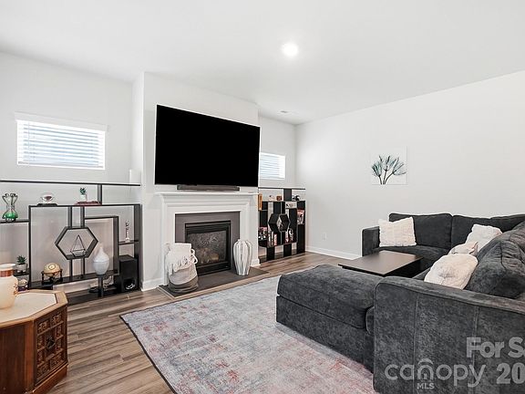 5th image of 5110 Turtle Creek Dr