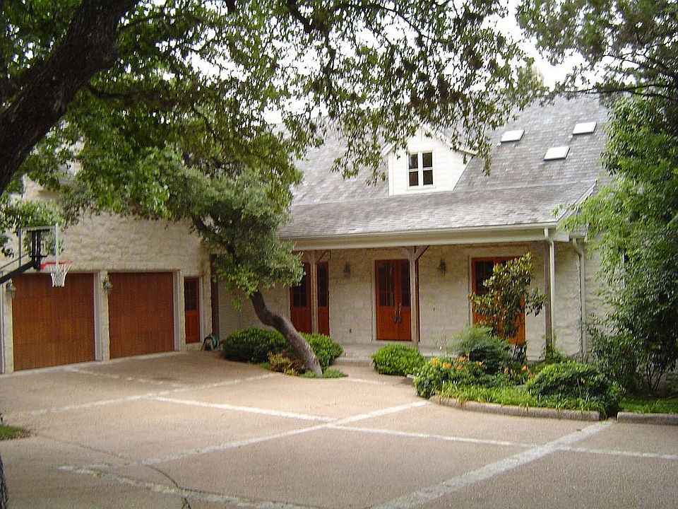Charming Home on The Lake