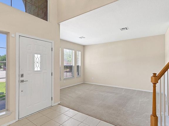 3rd image of 207 Colby Ln
