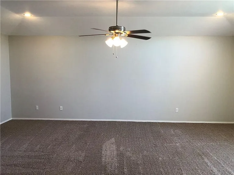 13200 Amasia Dr — Photo 11