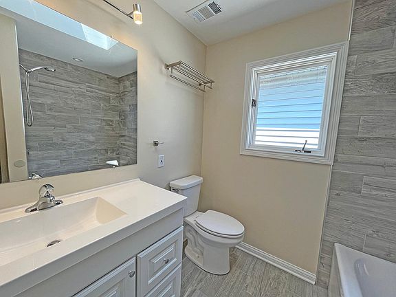 5th image of 1233 W 32nd Pl #1