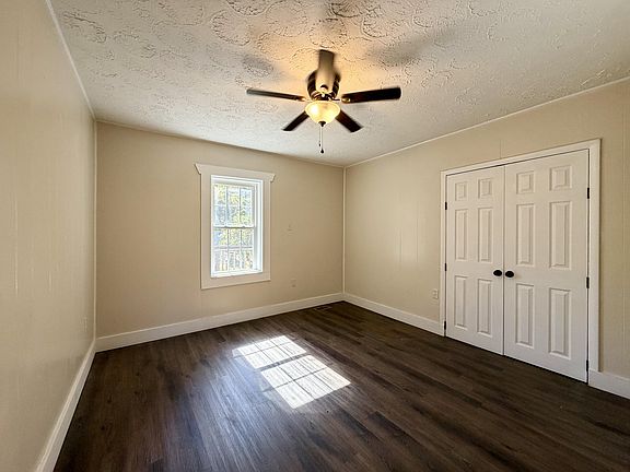 4th image of 105 Oakley St