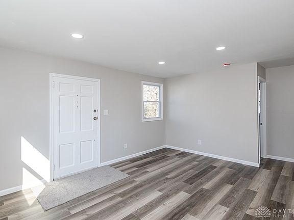 5th image of 4513 Genesee Ave