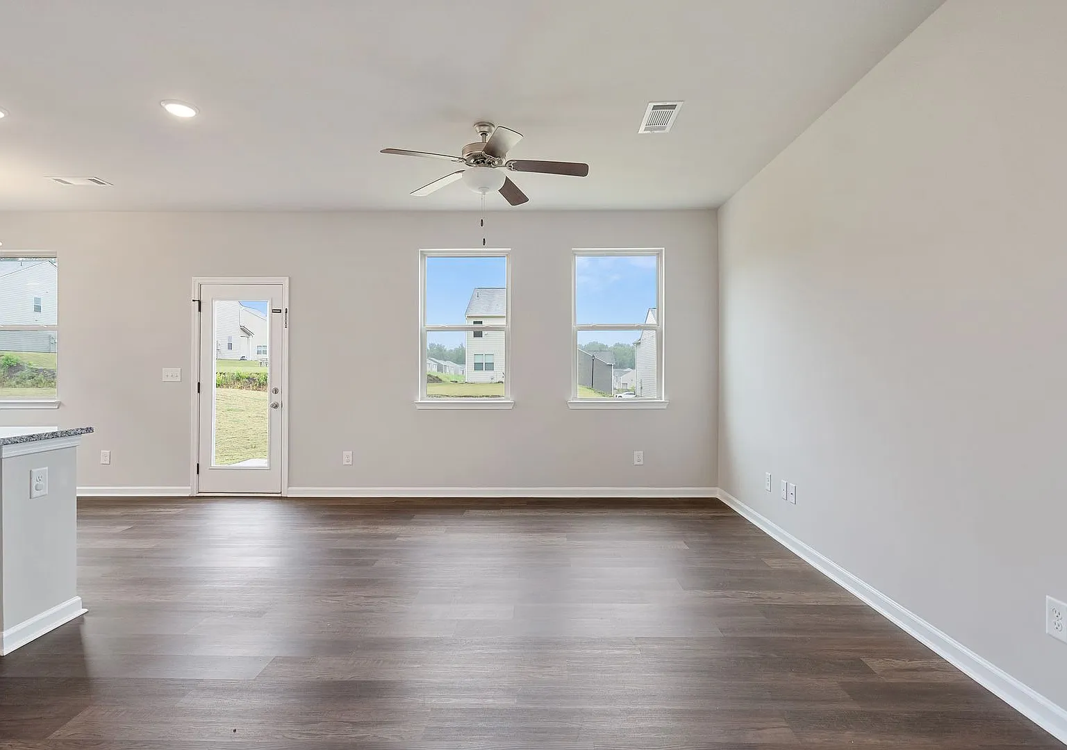 4 Bed 2.5 Bath Home in Gainesville! — Photo 4