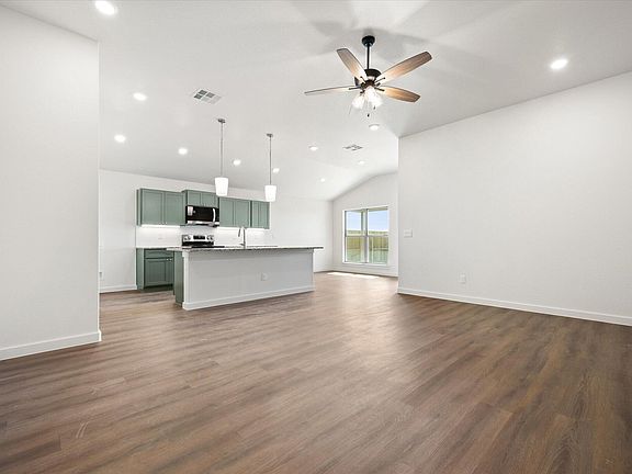 4th image of 2404 Helena Ave