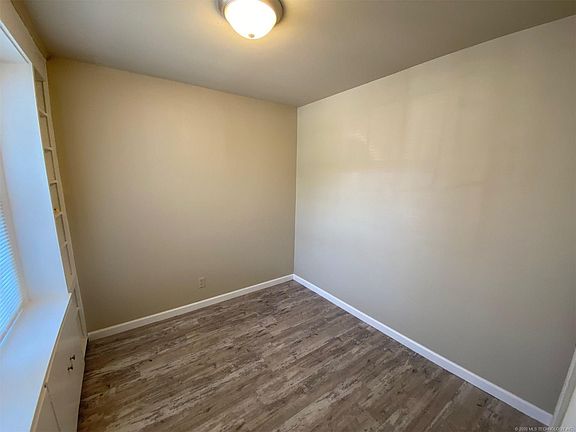 4th image of 1547 S Knoxville Ave #C