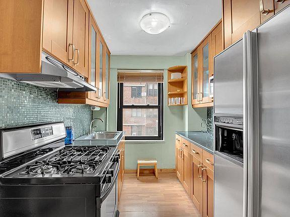 3rd image of 210 Broadway APT H1308