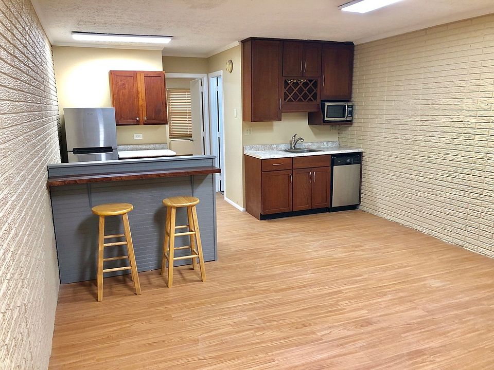 2nd image of 4012 Dupont Cir Ste 215