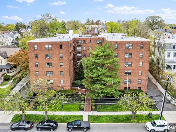 130 Orient Way APT 2B, Rutherford, NJ 07070