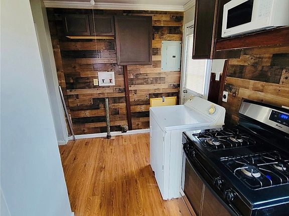 4th image of 717 Shoop Ave