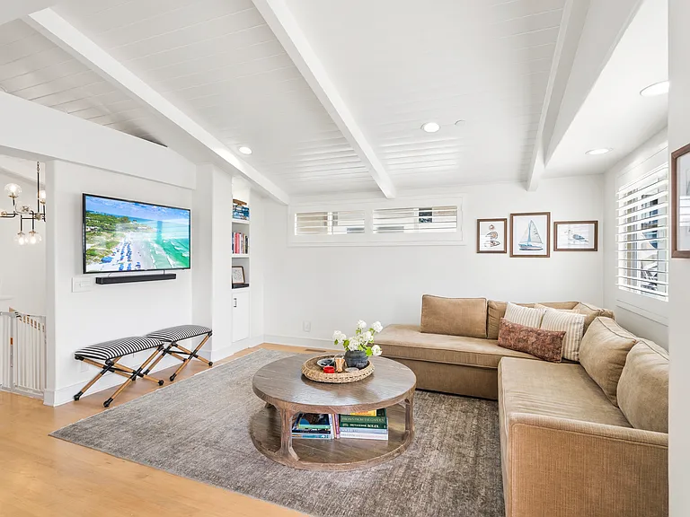 445 Marine Ave — Photo 9