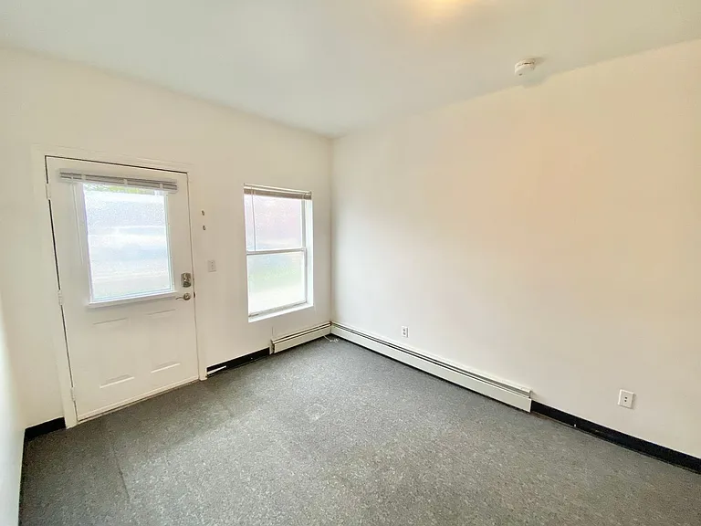 143 N Winooski Ave — Photo 2