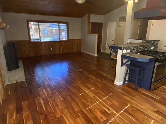 3rd image of 1090 Oak Ave